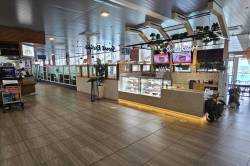 restaurace na letišti Male Maledivy
