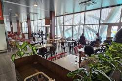 restaurace na letišti Male Maledivy