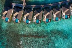 Vodní vila s bazénem Furaveri resort Maledivy