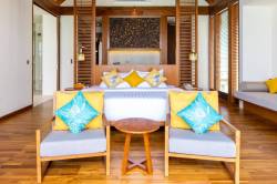 Vodní vila s bazénem Furaveri resort Maledivy