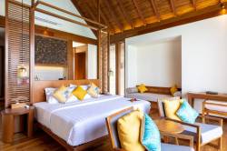 Vodní vila s bazénem Furaveri resort Maledivy
