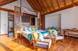 Vodní vila s bazénem Furaveri resort Maledivy