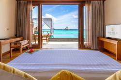 Vodní vila s bazénem Furaveri resort Maledivy