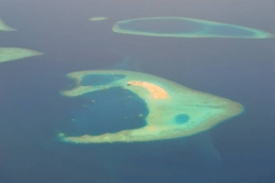 Krásné pohledy na Maledivy z letadla