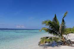 na-plazi-Maledivy