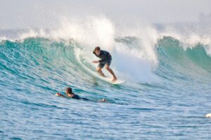 surfování na Maledivách