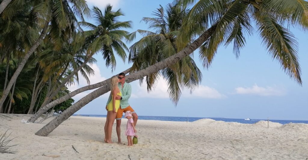 S dítětem na Maledivách