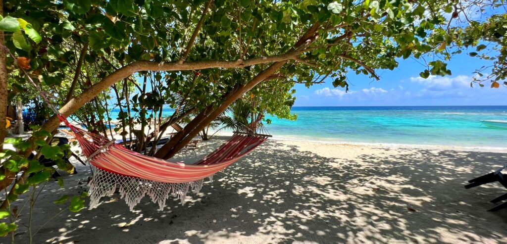 pláž Rasdhoo Maledivy