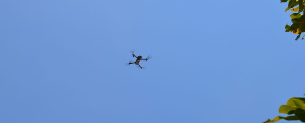 dron na Maledivách