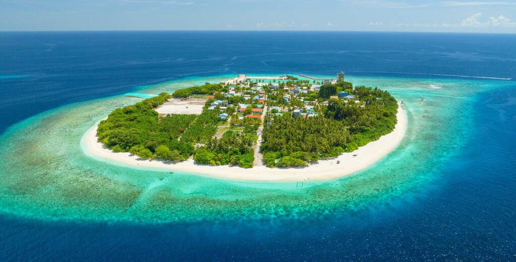 překrásný ostrov Kamadhoo Maledivy