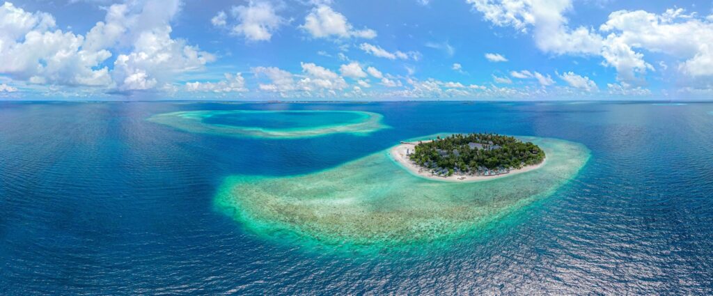 Malahini Kuda Bandos resort Maledivy