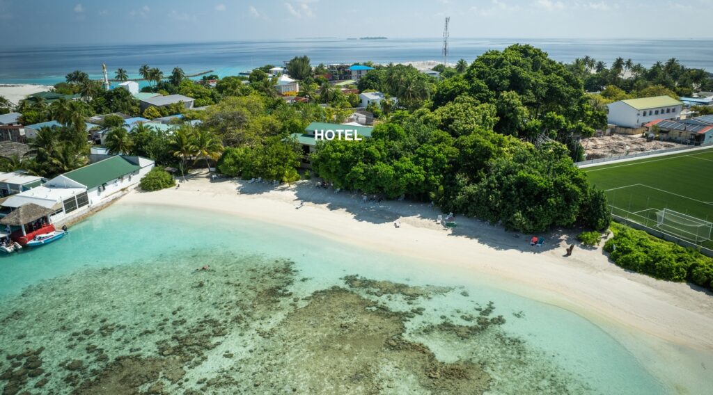 hotel na pláži na Maledivách 