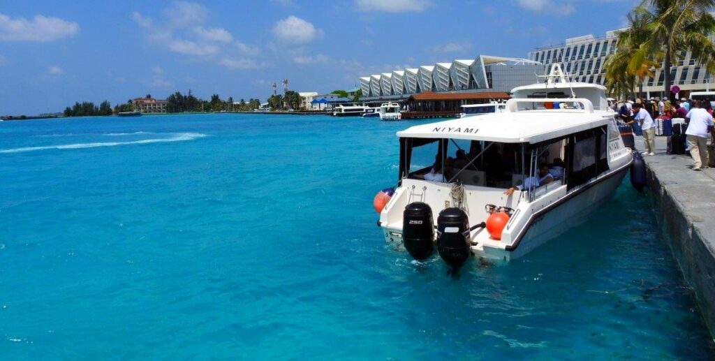 speedboat Ukulhas