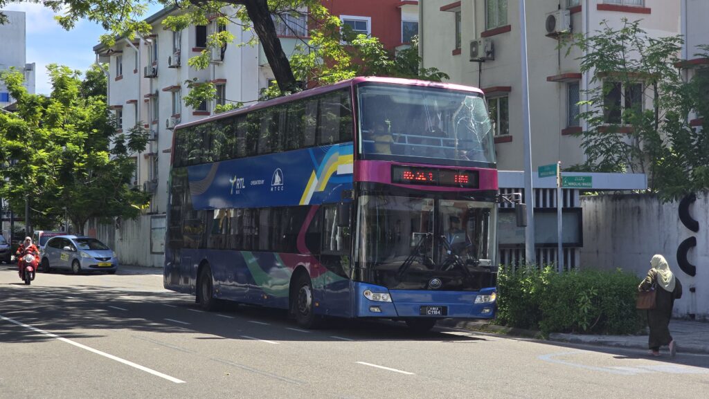 autobus ve veřejné dopravě