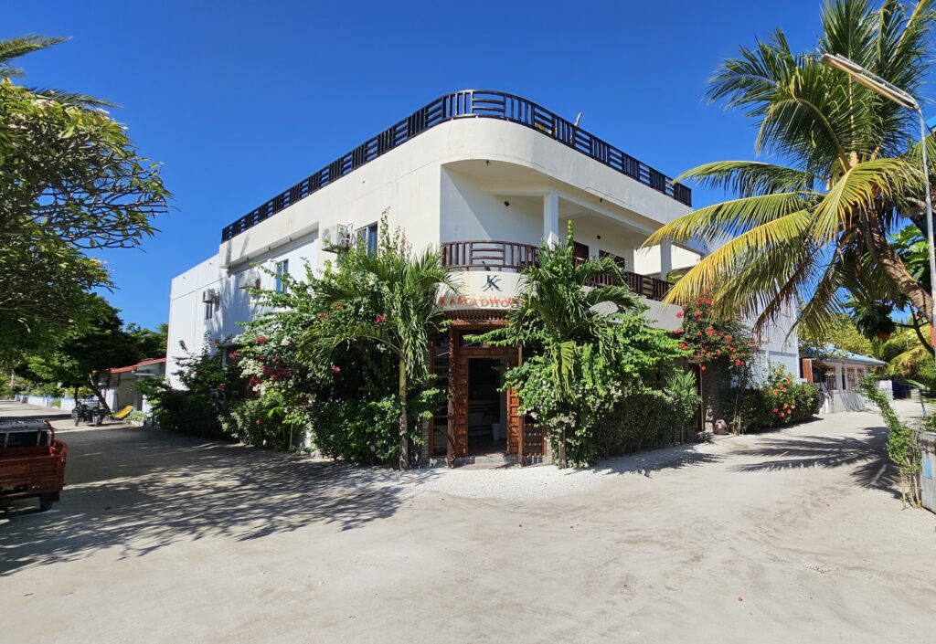 hotel Maledivy, ostrov Kamadhoo