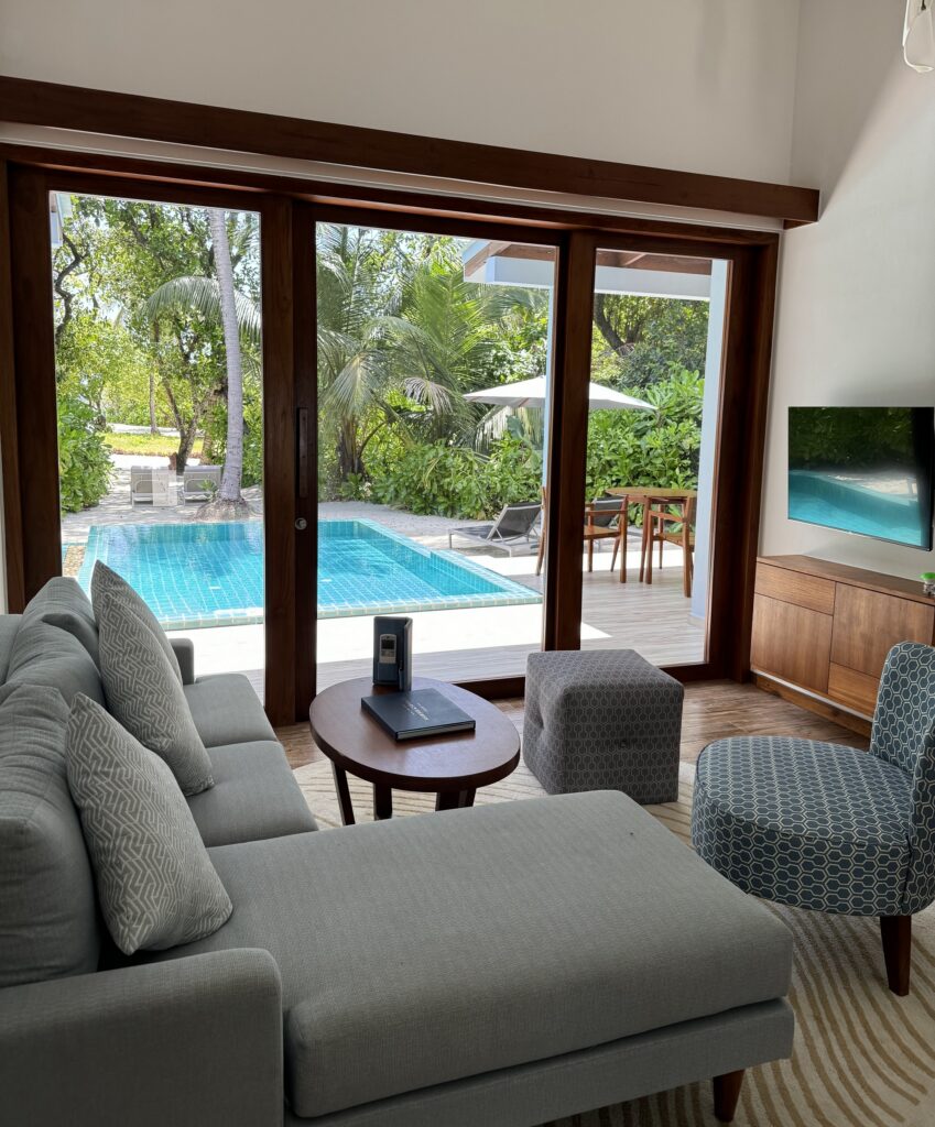 Dovolená v resortu - vila s bazénem resort ifuru Maledivy