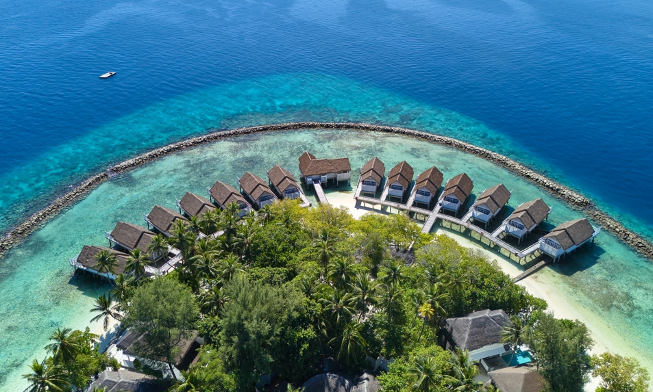 řada vodní vil na Maledivách