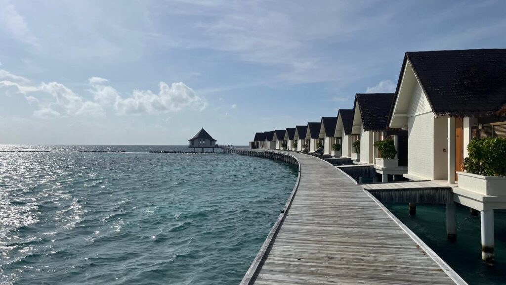 vodní vily na v resortu Furaveri na Maledivách