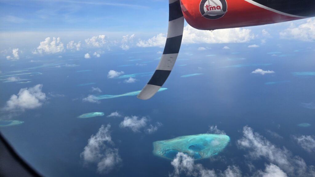 maledivské ostrůvky z hydroplánu